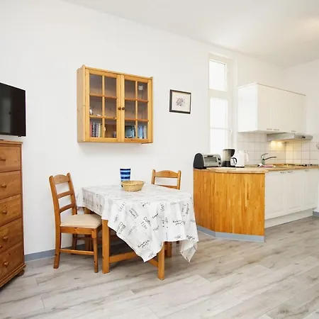 Apartment Im Zentrum Gelegenes 1-raum-apartment - Haus Rugier 01 *